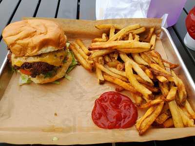 Mooyah Burgers, Fries & Shakes