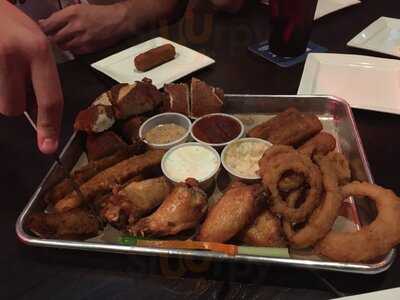 Mojos West End Tavern