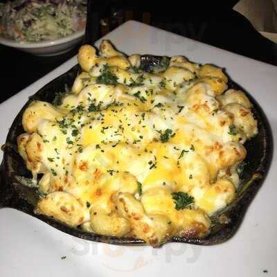 Mojos West End Tavern