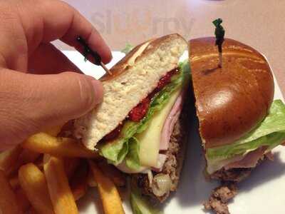 Pepe's Restaurant & Lounge