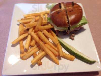 Pepe's Restaurant & Lounge