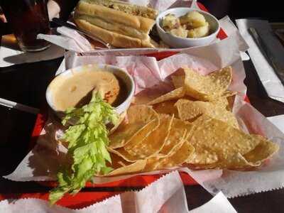 Zinger's Burgers N Wings