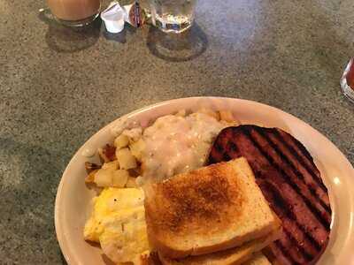 Dave's Bar And Grill