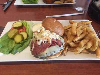 33 West Ale House And Grill