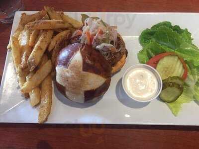 33 West Ale House And Grill