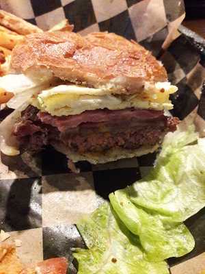 Hunt Club Burgers N Grill