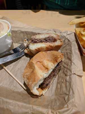 Hunt Club Burgers N Grill