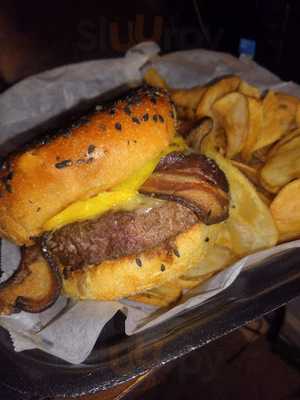 Hunt Club Burgers N Grill