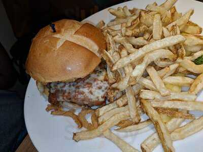 Duke's Bar And Grill West