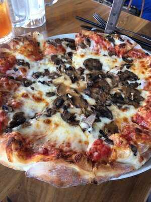 Duke's Bar And Grill West