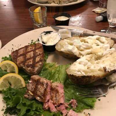 Duke's Bar And Grill West