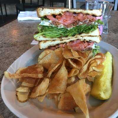 Snappers Bar & Grill