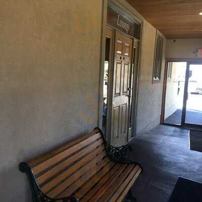 Snappers Bar & Grill