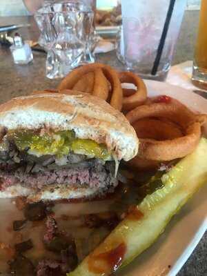 Snappers Bar & Grill