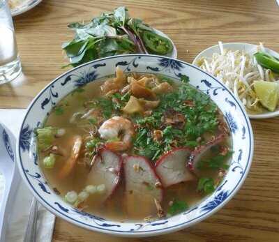 Three Sisters Vietnamese And Chinese Cuisine