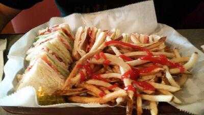 Hoopers Sports Bar & Grill