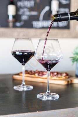 Relm Camarillo Wine & Beer Bistro