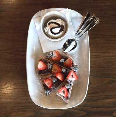 Relm Camarillo Wine & Beer Bistro