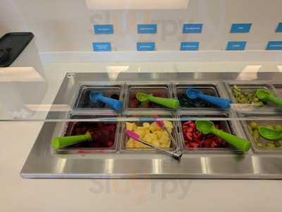 32 Degrees Yogurt Bar