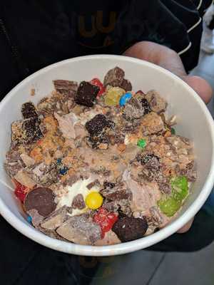 32 Degrees Yogurt Bar