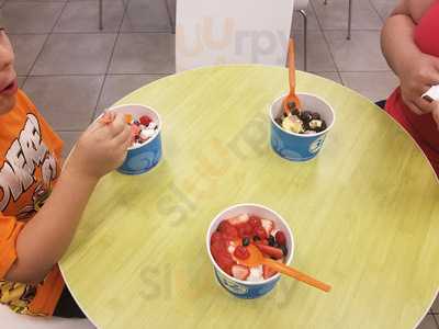 32 Degrees Yogurt Bar