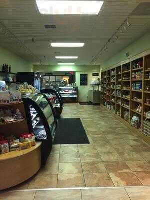 Alba's Mediterranean Market And Bakery