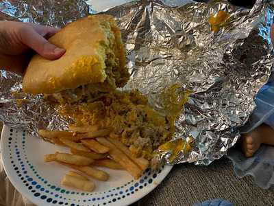 Zeiderelli's Pizza & Subs