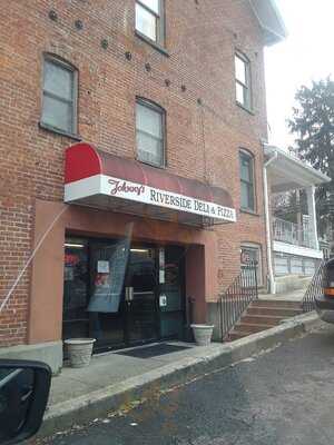 Johnny's Riverside Deli & Pizza