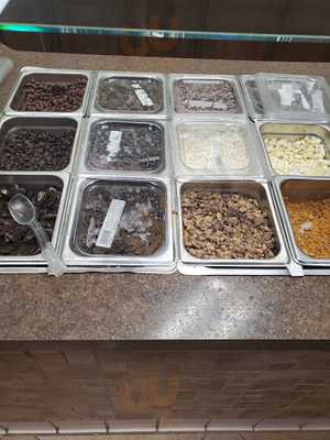 Swirl Frozen Yogurt Bar