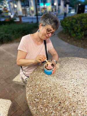 Strachan’s Ice Cream And Desserts