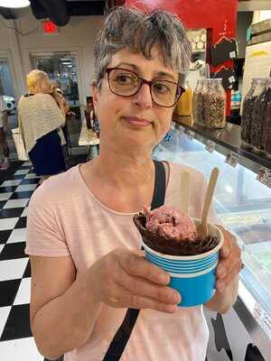 Strachan’s Ice Cream And Desserts