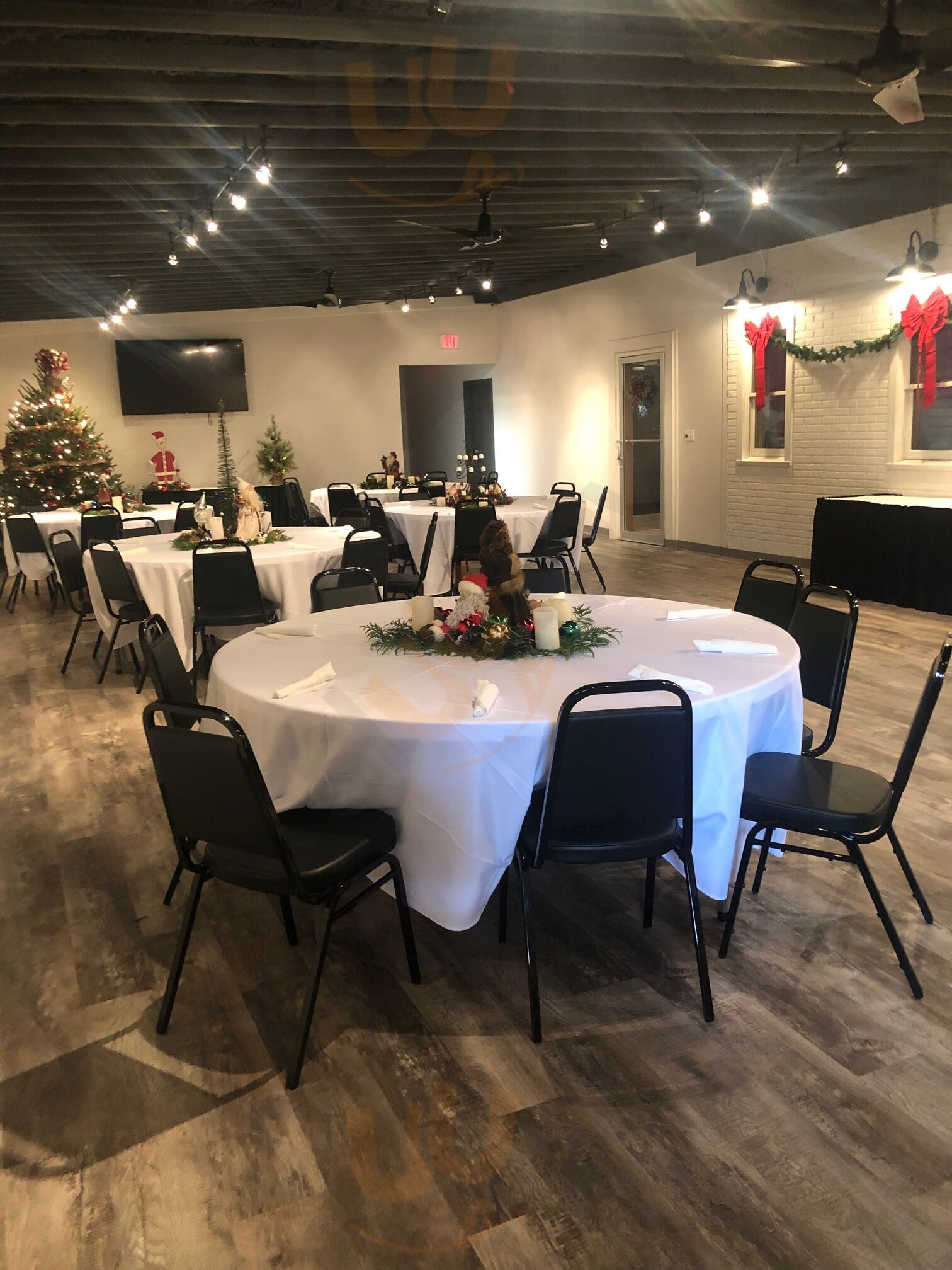 Austin's Firegrill And Oyster Bar