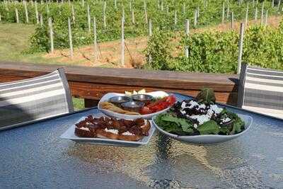 Sandhill Crane Vineyards And Crane Cafe