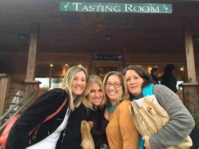 Sandhill Crane Vineyards And Crane Cafe