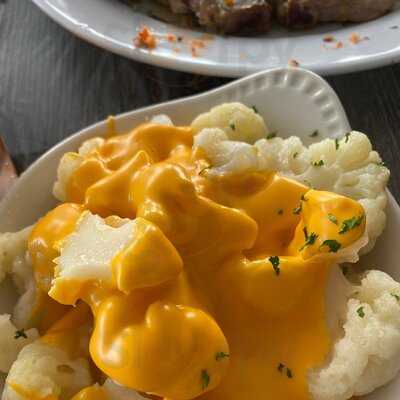 Cricketers British Pub & Restaurant