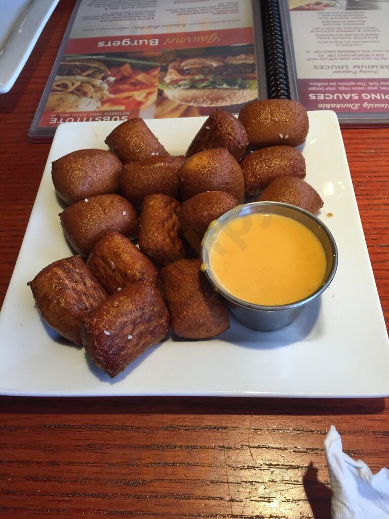 Red Robin Gourmet Burgers