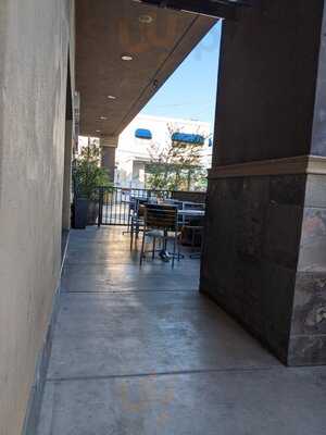 London's Pub And Grill