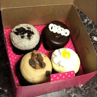 Smallcakes Cupcakery & Creamery - Temple