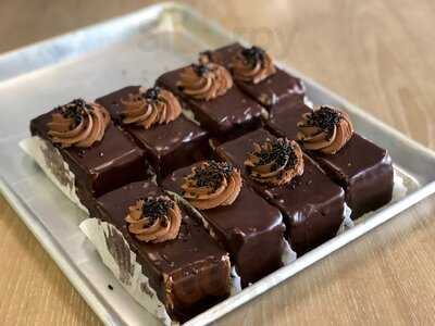 Big Greek Gyros & Bakery