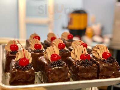 Big Greek Gyros & Bakery