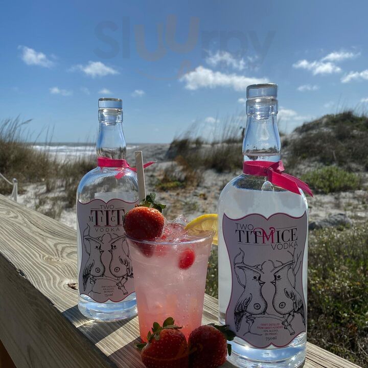 Tides Beach Bar & Grill