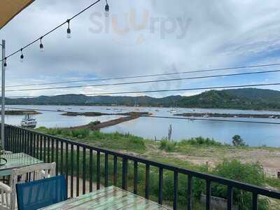 Scooter's Chillin' And Grillin'