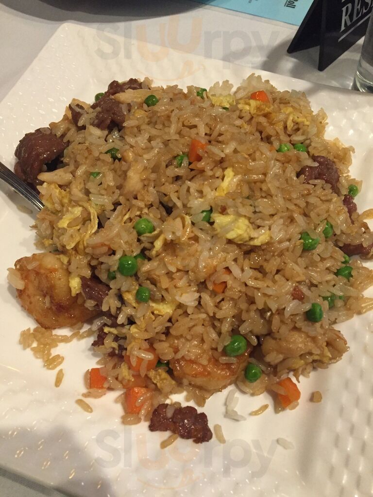 East Moon Asian Bistro & Sushi