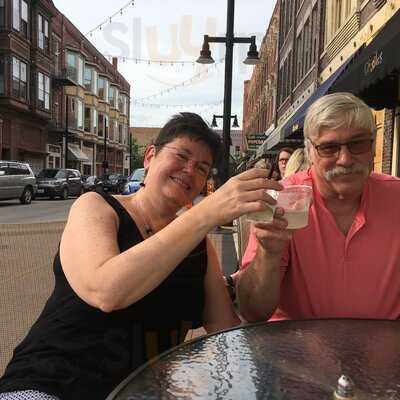 Robbie's Bar & Grill