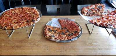 Christos Pizza & Restaurant