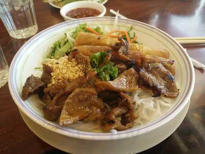 Golden Noodle And Grill