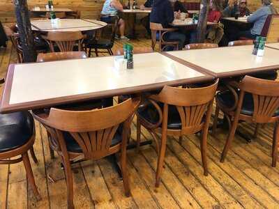 Buster's Restaurant & Saloon