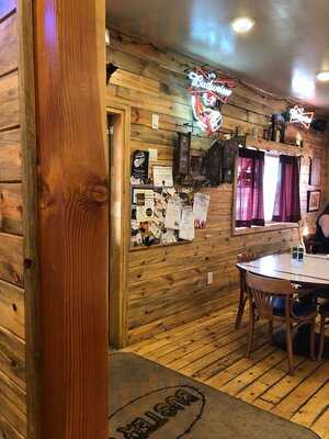 Buster's Restaurant & Saloon