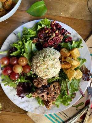 The Vine Cafe And Market