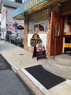 Wooly's Neighborhood Celtic Pub